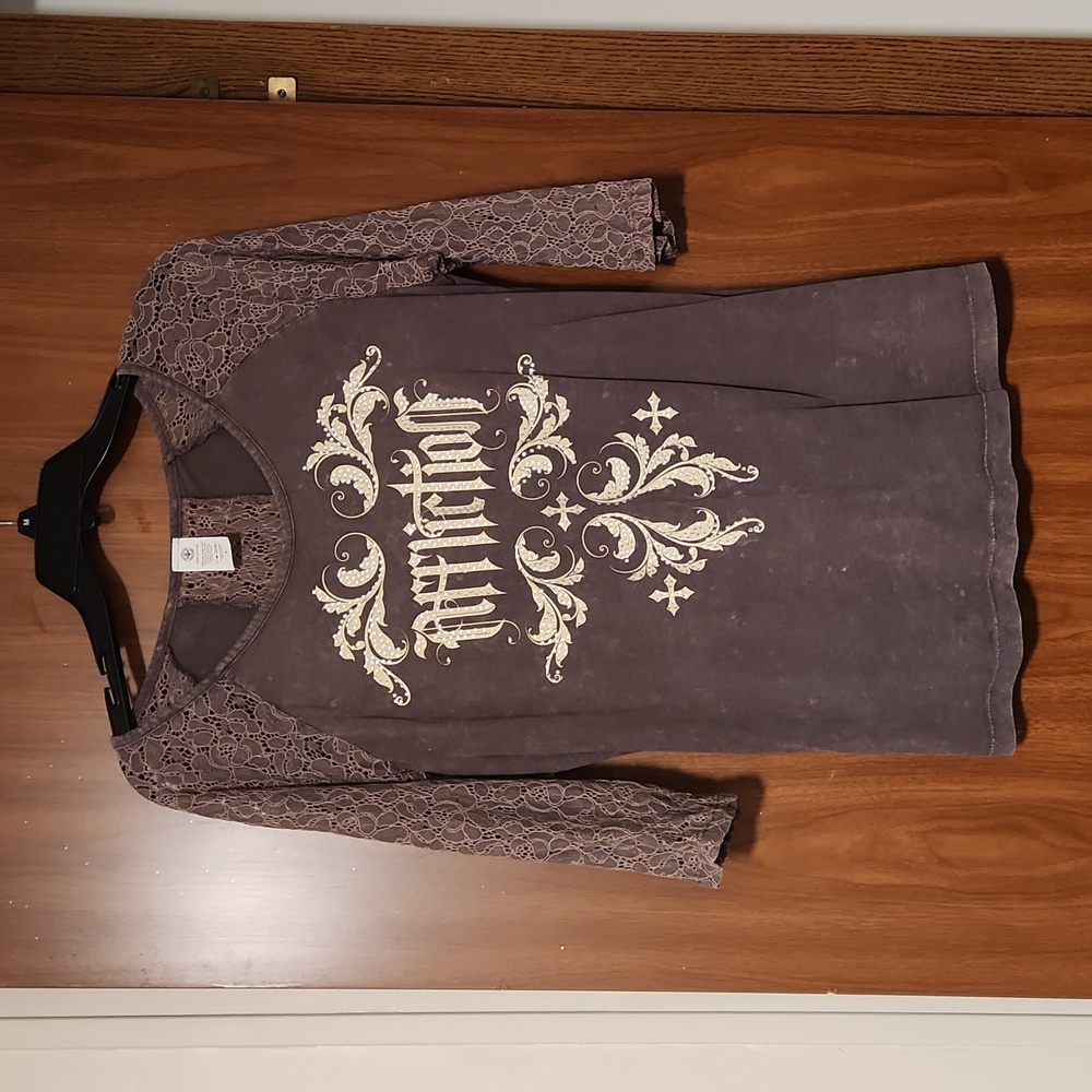 Affliction 3/4 length shirt. Size L.